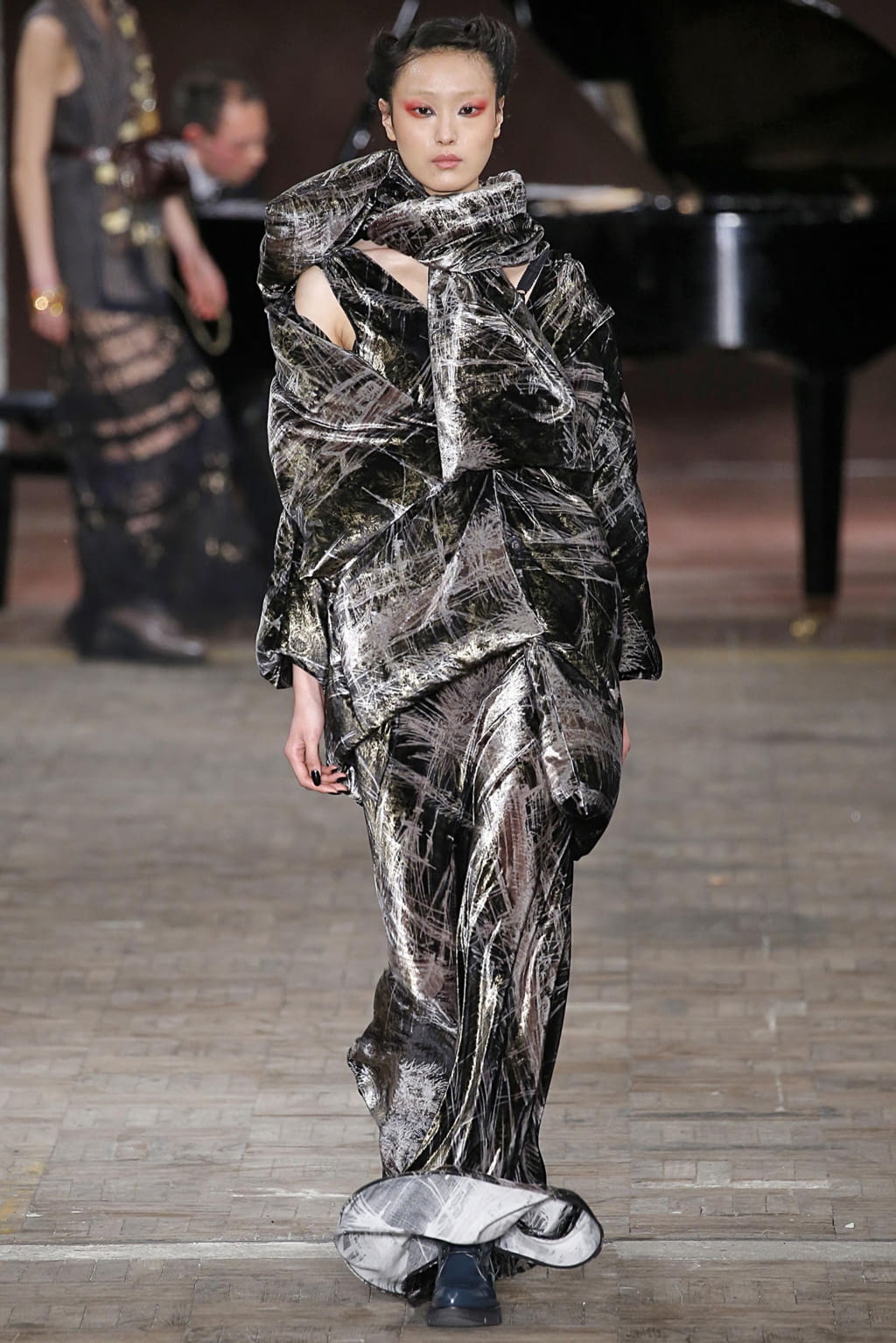 Fashion Week Milan Fall/Winter 2018 look 44 from the Antonio Marras collection womenswear