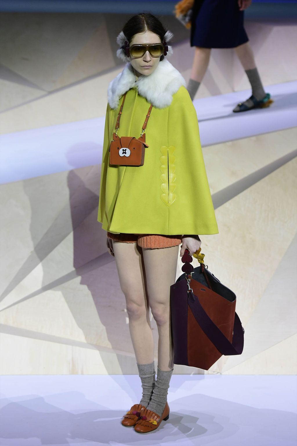 Fashion Week London Fall/Winter 2017 look 34 from the Anya Hindmarch collection 女装