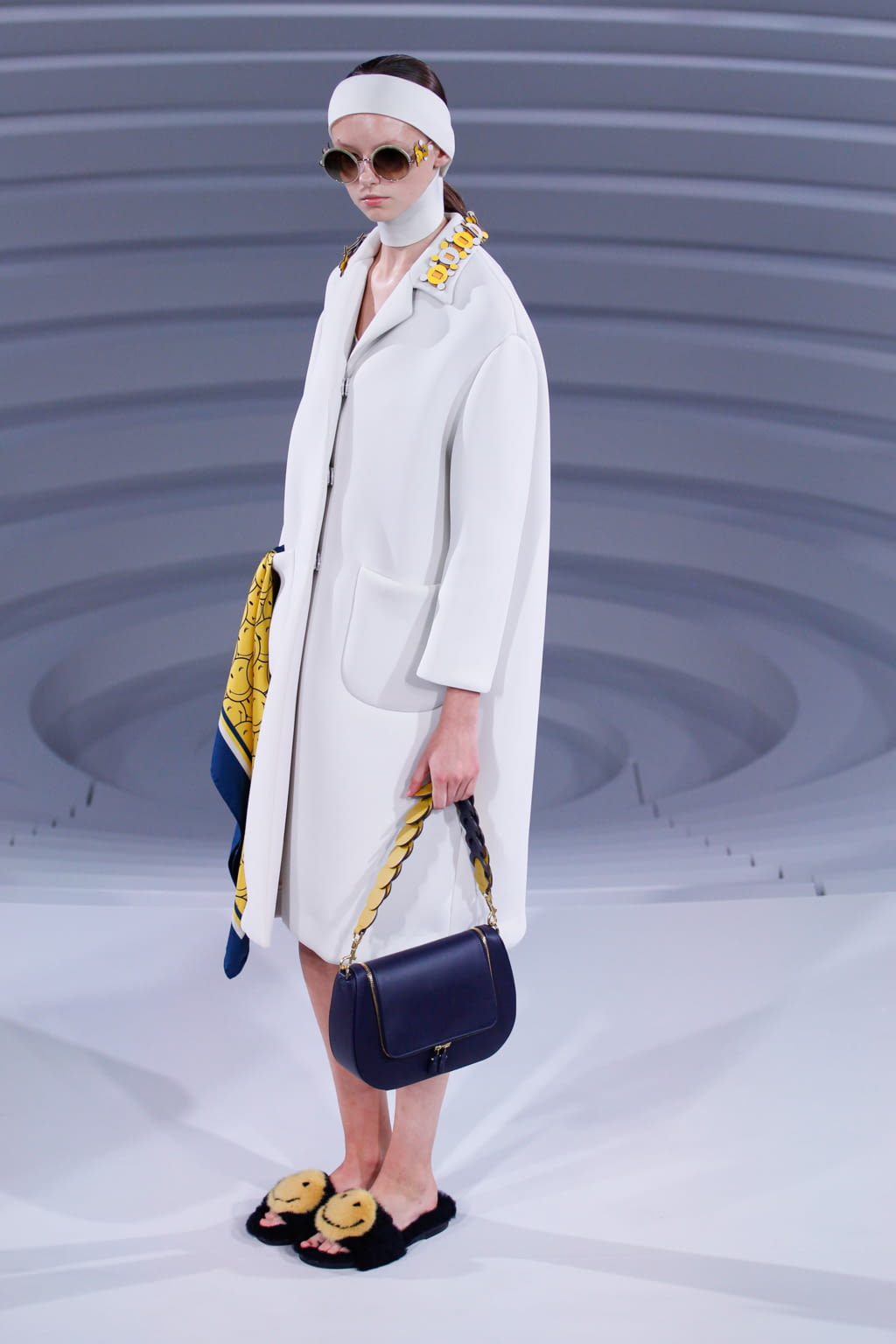 Fashion Week London Spring/Summer 2017 look 4 from the Anya Hindmarch collection 女装