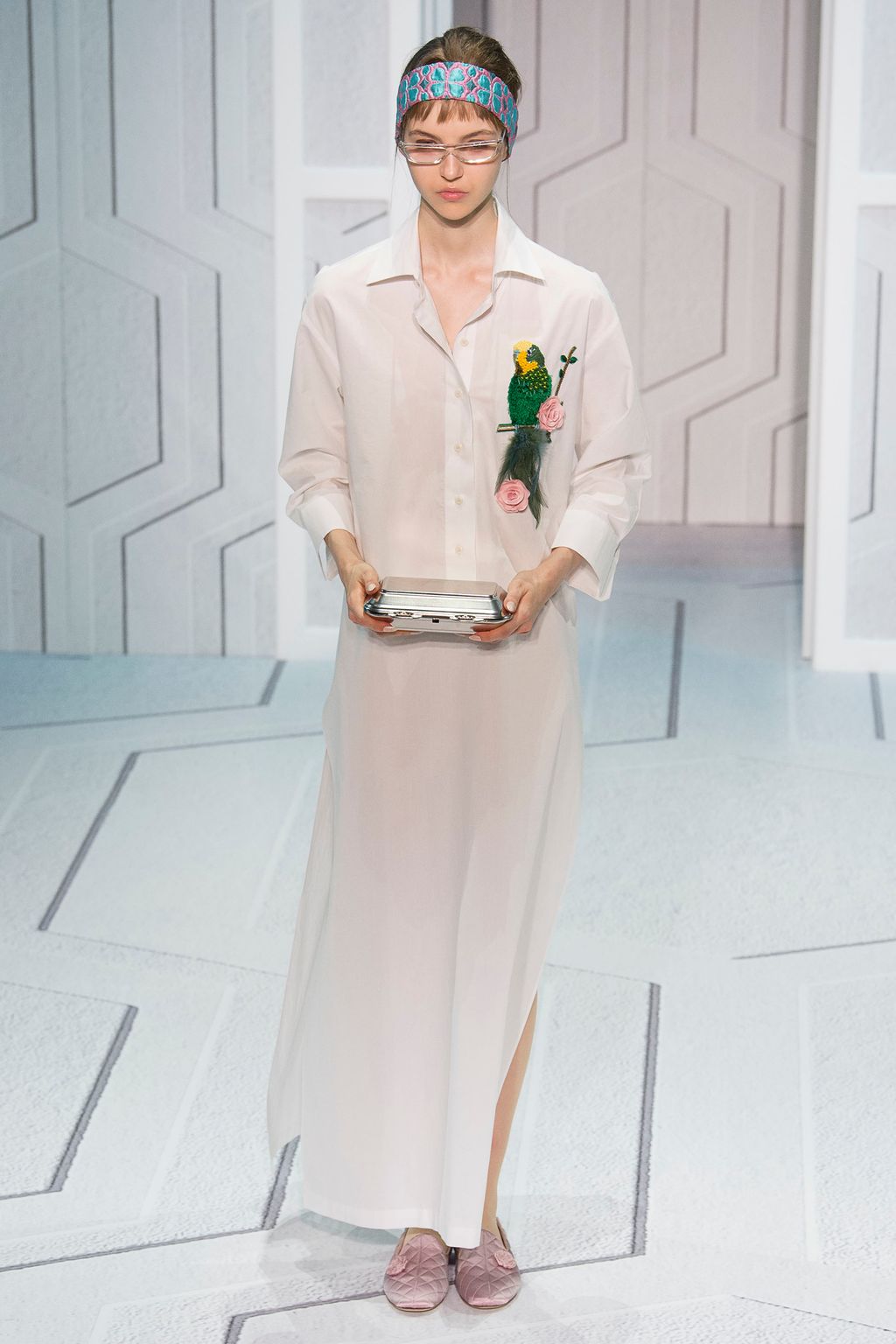Fashion Week London Spring/Summer 2018 look 19 from the Anya Hindmarch collection 女装