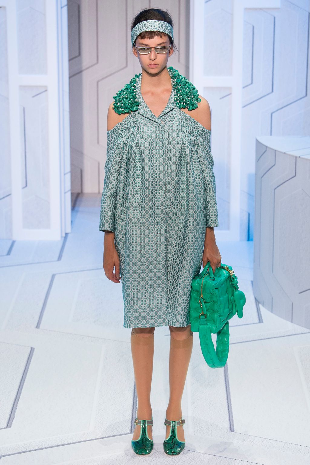 Fashion Week London Spring/Summer 2018 look 22 from the Anya Hindmarch collection 女装