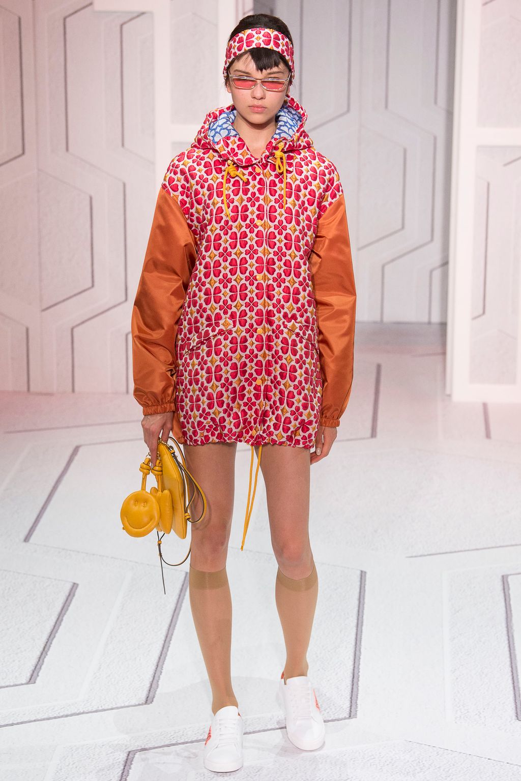 Fashion Week London Spring/Summer 2018 look 37 from the Anya Hindmarch collection 女装