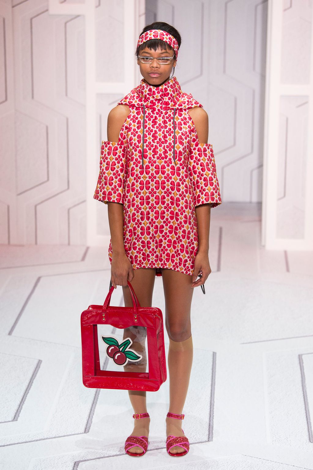 Fashion Week London Spring/Summer 2018 look 40 from the Anya Hindmarch collection 女装