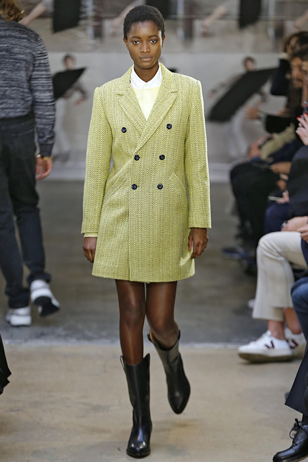 Fashion Week Paris Fall/Winter 2018 look 22 from the Apc collection womenswear