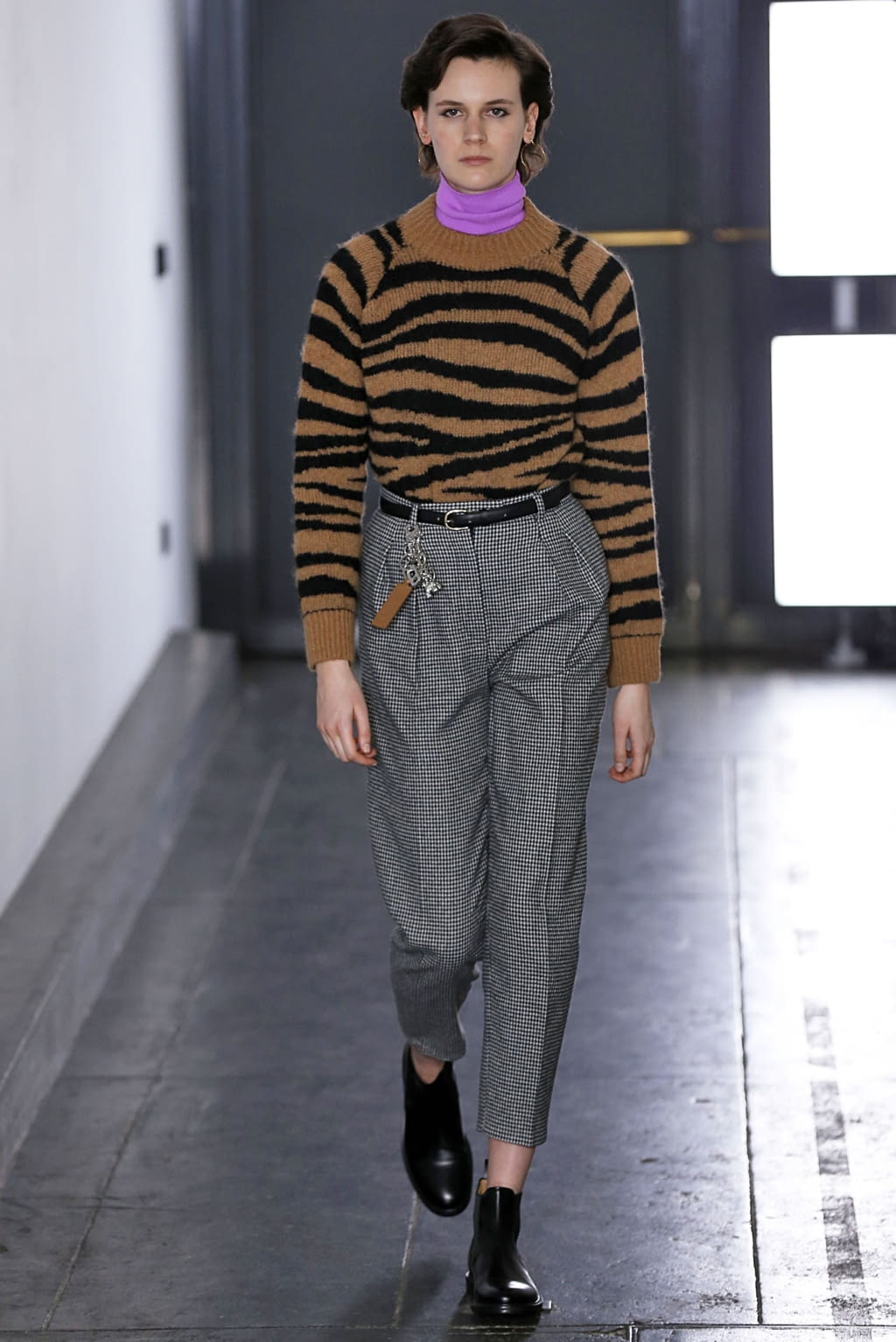 Fashion Week Paris Fall/Winter 2019 look 1 from the Apc collection womenswear
