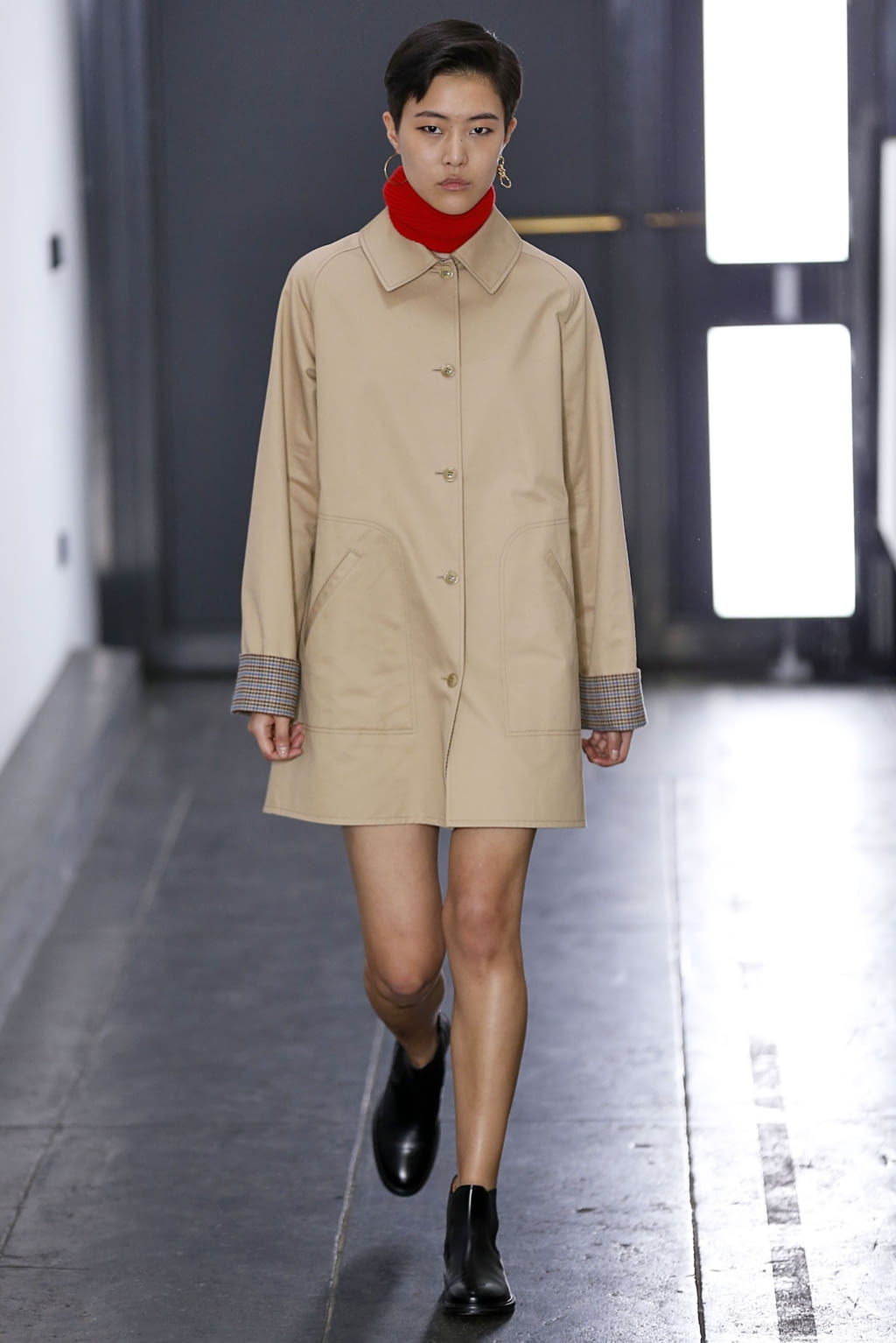 Fashion Week Paris Fall/Winter 2019 look 8 from the Apc collection womenswear