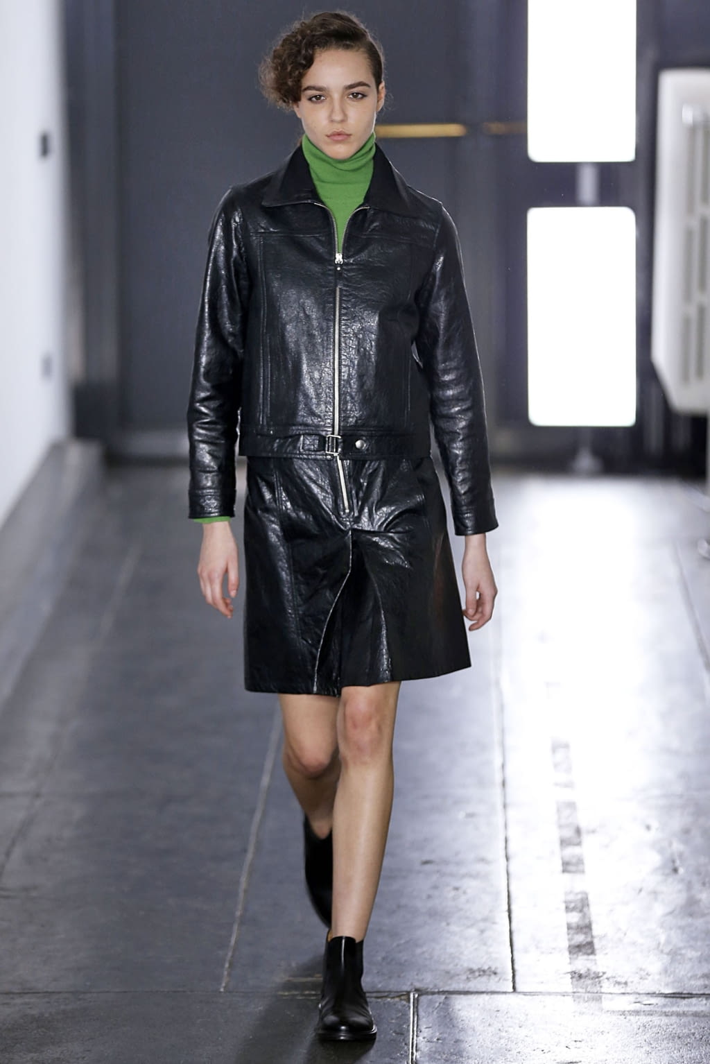 Fashion Week Paris Fall/Winter 2019 look 10 from the Apc collection womenswear