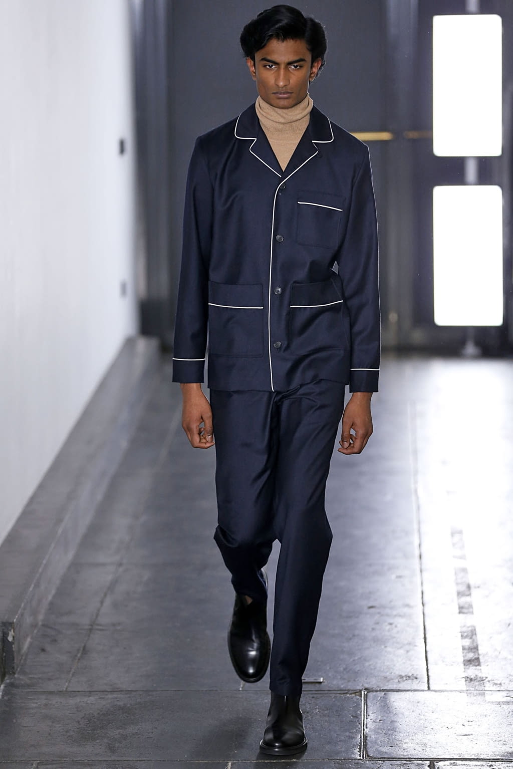 Fashion Week Paris Fall/Winter 2019 look 18 from the Apc collection womenswear