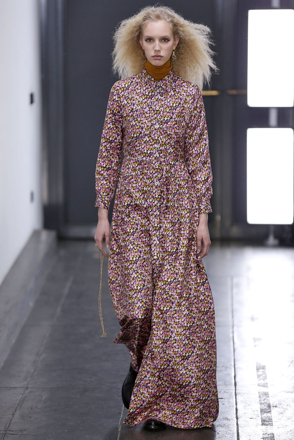 Fashion Week Paris Fall/Winter 2019 look 30 from the Apc collection womenswear