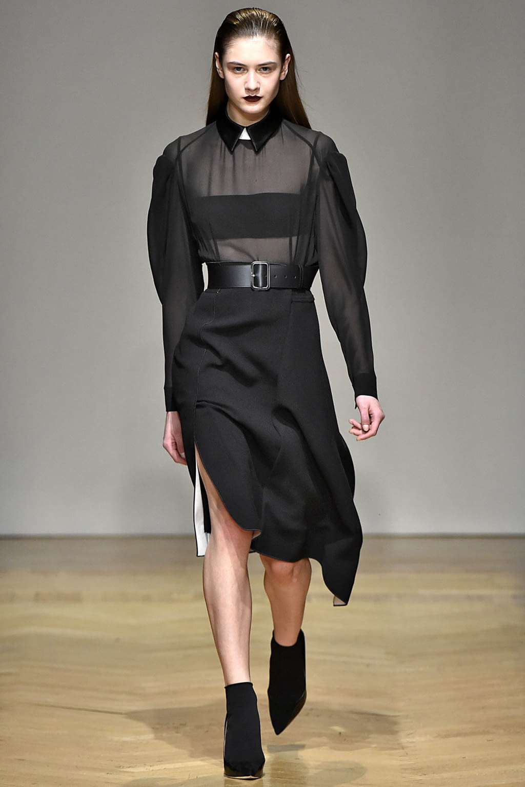 Fashion Week Milan Fall/Winter 2017 look 6 from the Aquilano Rimondi collection 女装