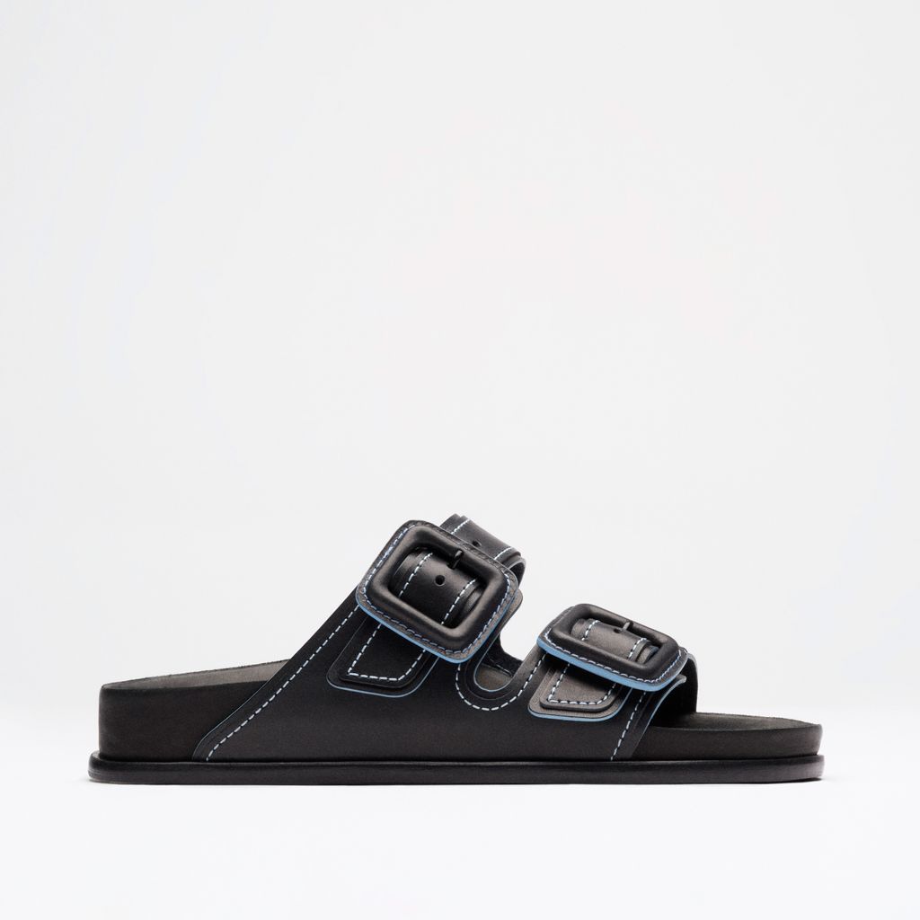 Fashion Week Paris Fall/Winter 2024 look 19 from the Birkenstock 1774 collection menswear accessories