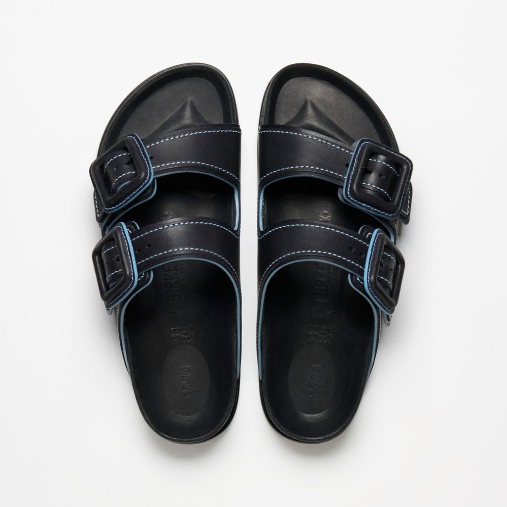 Fashion Week Paris Fall/Winter 2024 look 20 from the Birkenstock 1774 collection menswear accessories