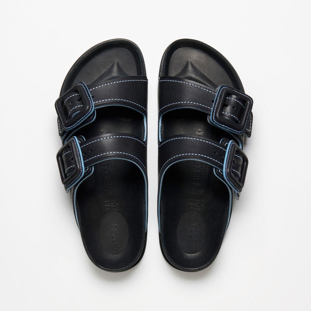 Fashion Week Paris Fall/Winter 2024 look 101 from the Birkenstock 1774 collection 女装配饰