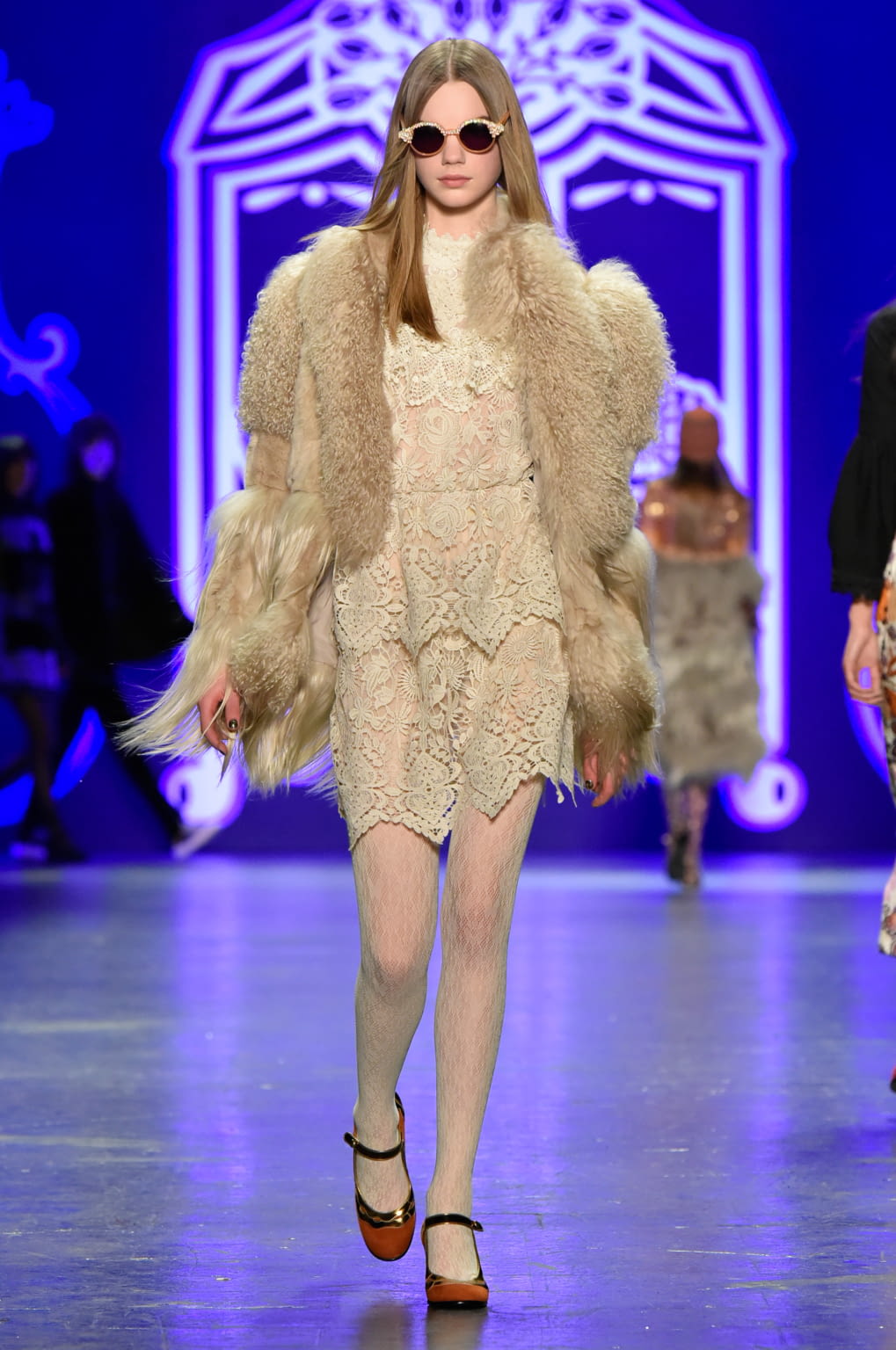 Fashion Week New York Fall/Winter 2016 look 45 from the Anna Sui collection womenswear