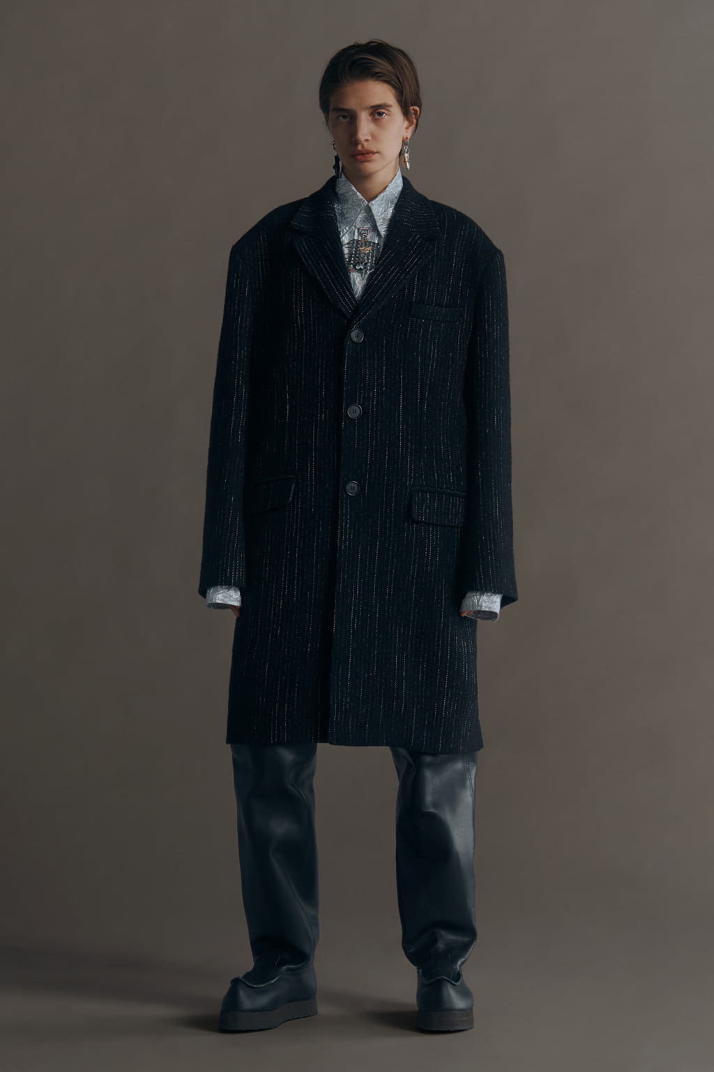 Fashion Week Paris Fall/Winter 2022 look 1 from the Acne Studios collection 男装