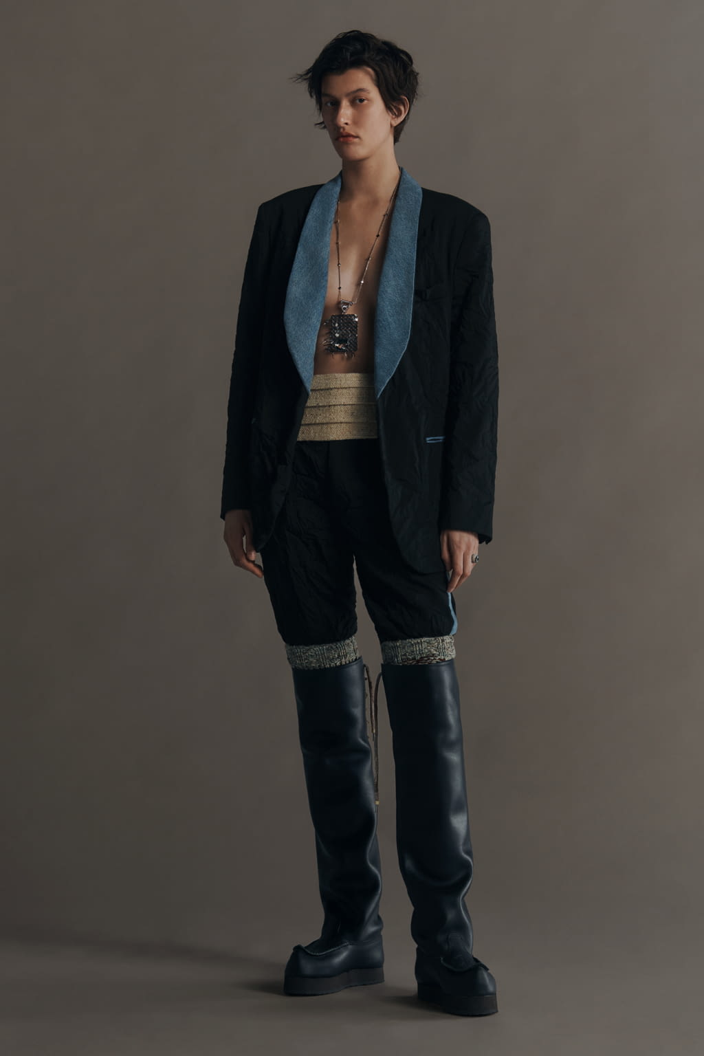 Fashion Week Paris Fall/Winter 2022 look 5 de la collection Acne Studios menswear