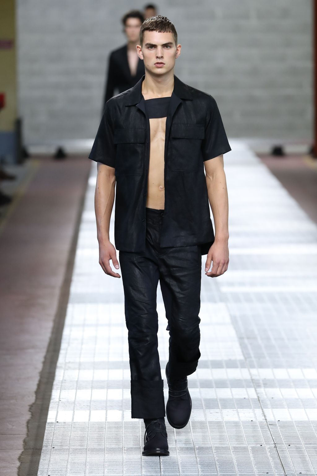 Fashion Week Milan Spring/Summer 2018 look 2 de la collection Dirk Bikkembergs menswear