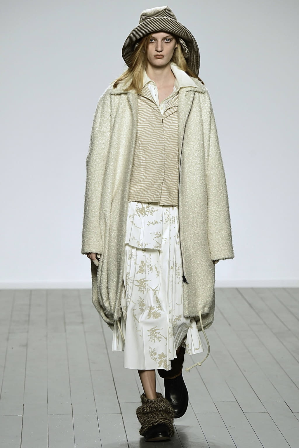 Fashion Week London Fall/Winter 2019 look 15 from the Asai collection 女装