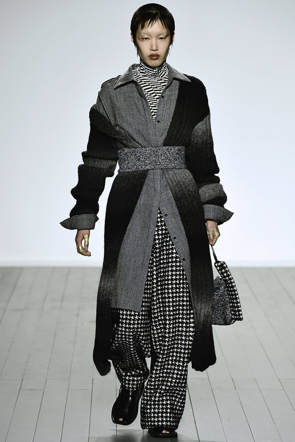 Fashion Week London Fall/Winter 2019 look 29 from the Asai collection 女装