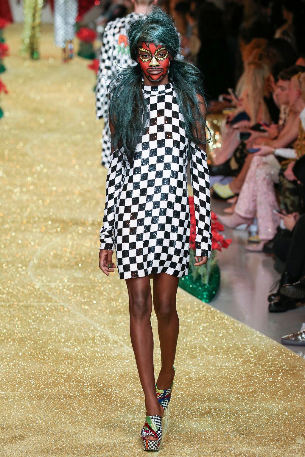 Fashion Week London Fall/Winter 2017 look 34 from the Ashish collection 女装