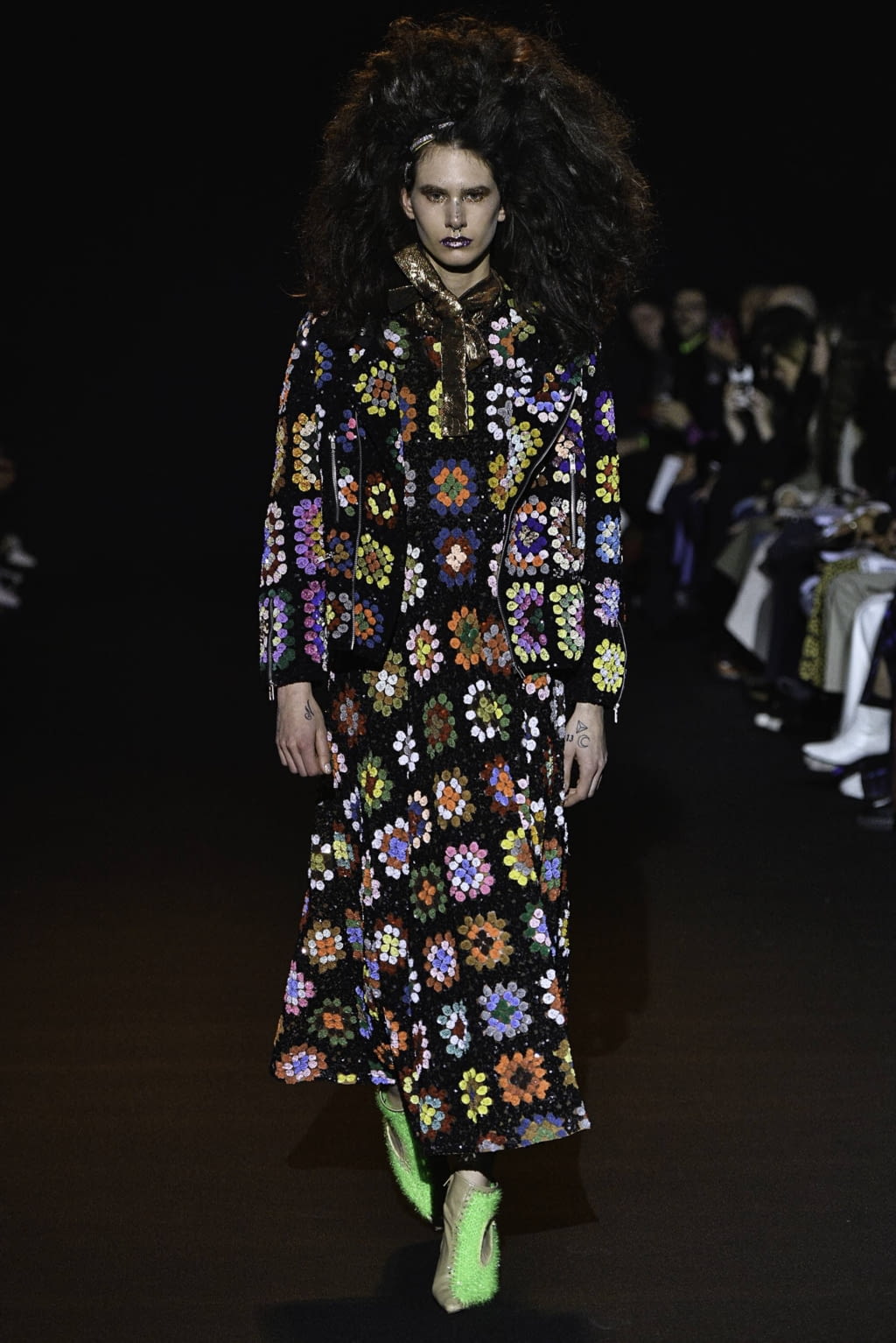 Fashion Week London Fall/Winter 2019 look 25 from the Ashish collection 女装