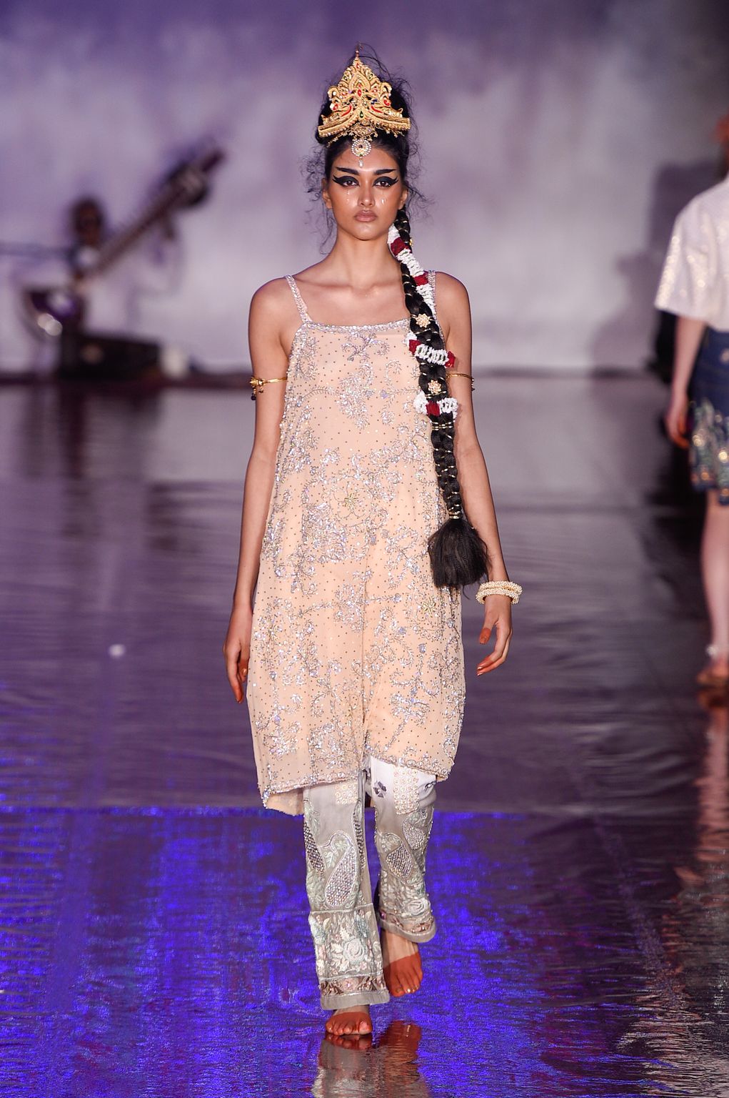 Fashion Week London Spring/Summer 2017 look 14 from the Ashish collection womenswear