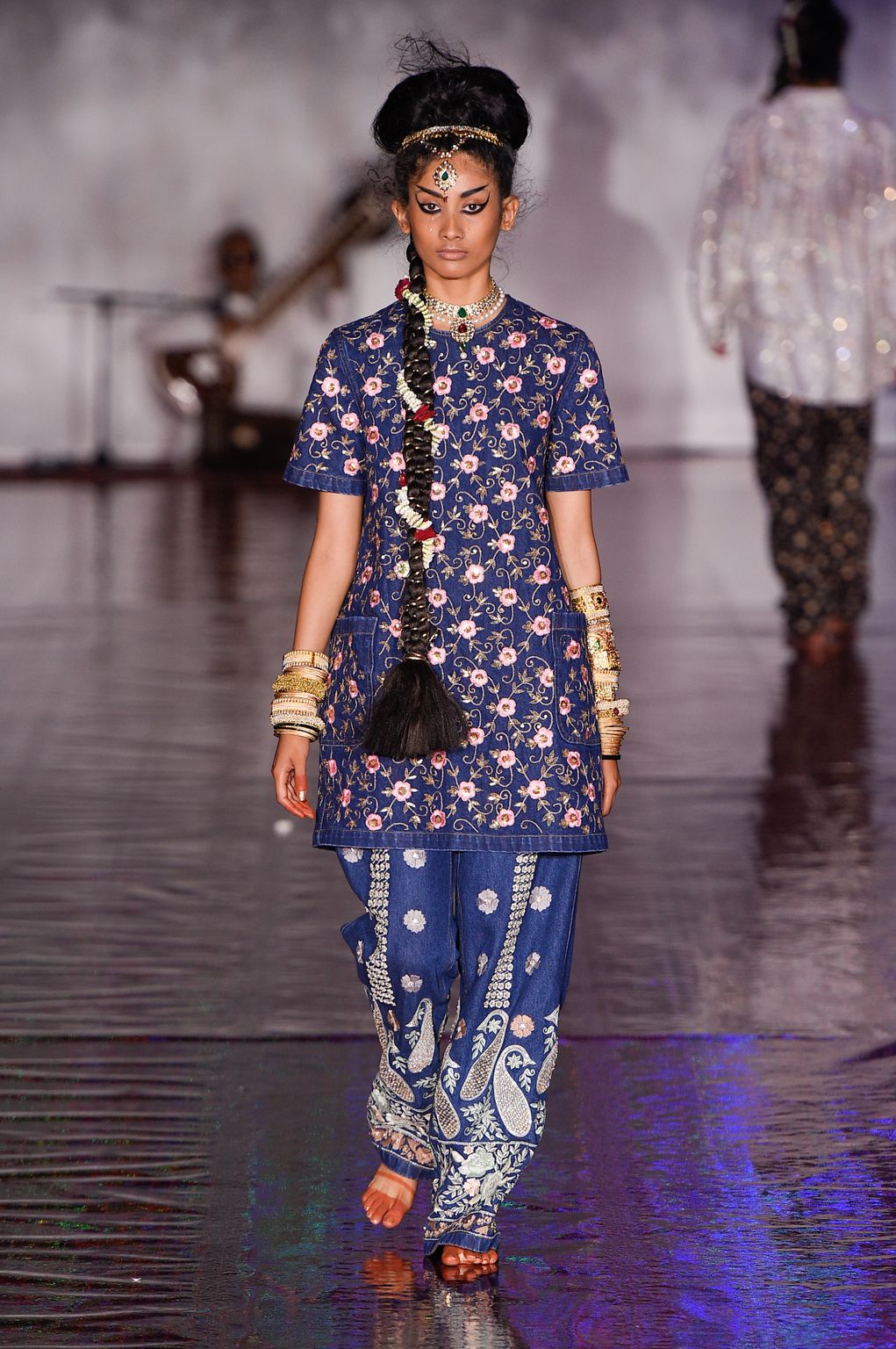 Fashion Week London Spring/Summer 2017 look 16 from the Ashish collection womenswear