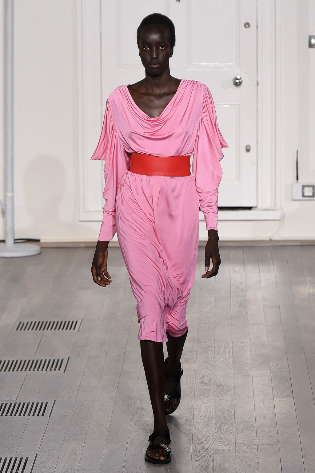 Fashion Week London Spring/Summer 2018 look 16 from the Ashley Williams collection womenswear