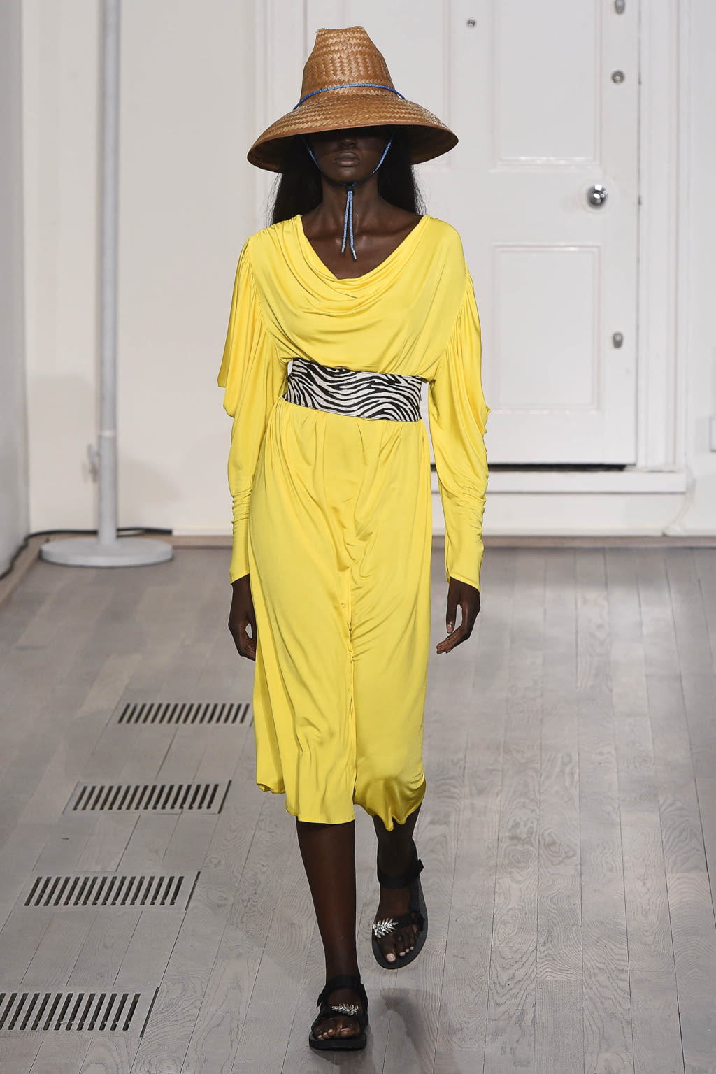 Fashion Week London Spring/Summer 2018 look 18 from the Ashley Williams collection womenswear