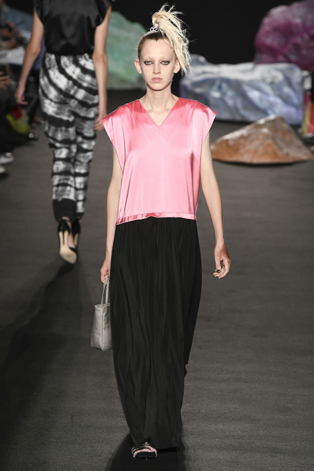 Fashion Week London Spring/Summer 2019 look 15 from the Ashley Williams collection womenswear