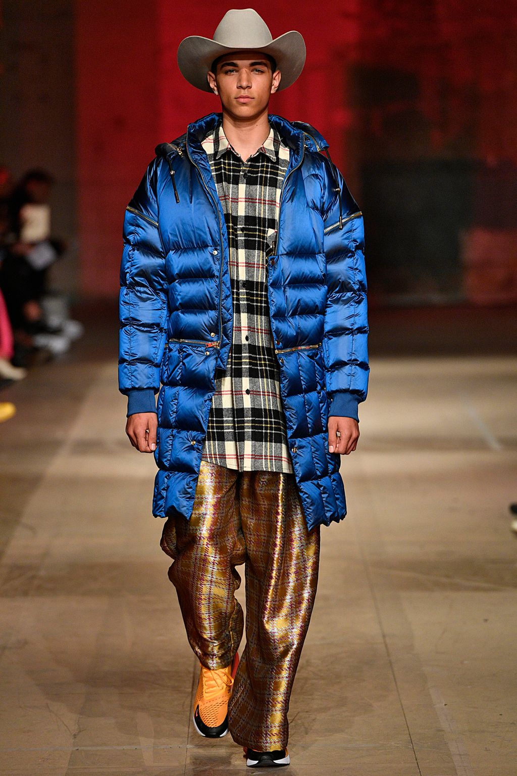 Fashion Week London Fall/Winter 2018 look 1 from the Astrid Andersen collection 男装