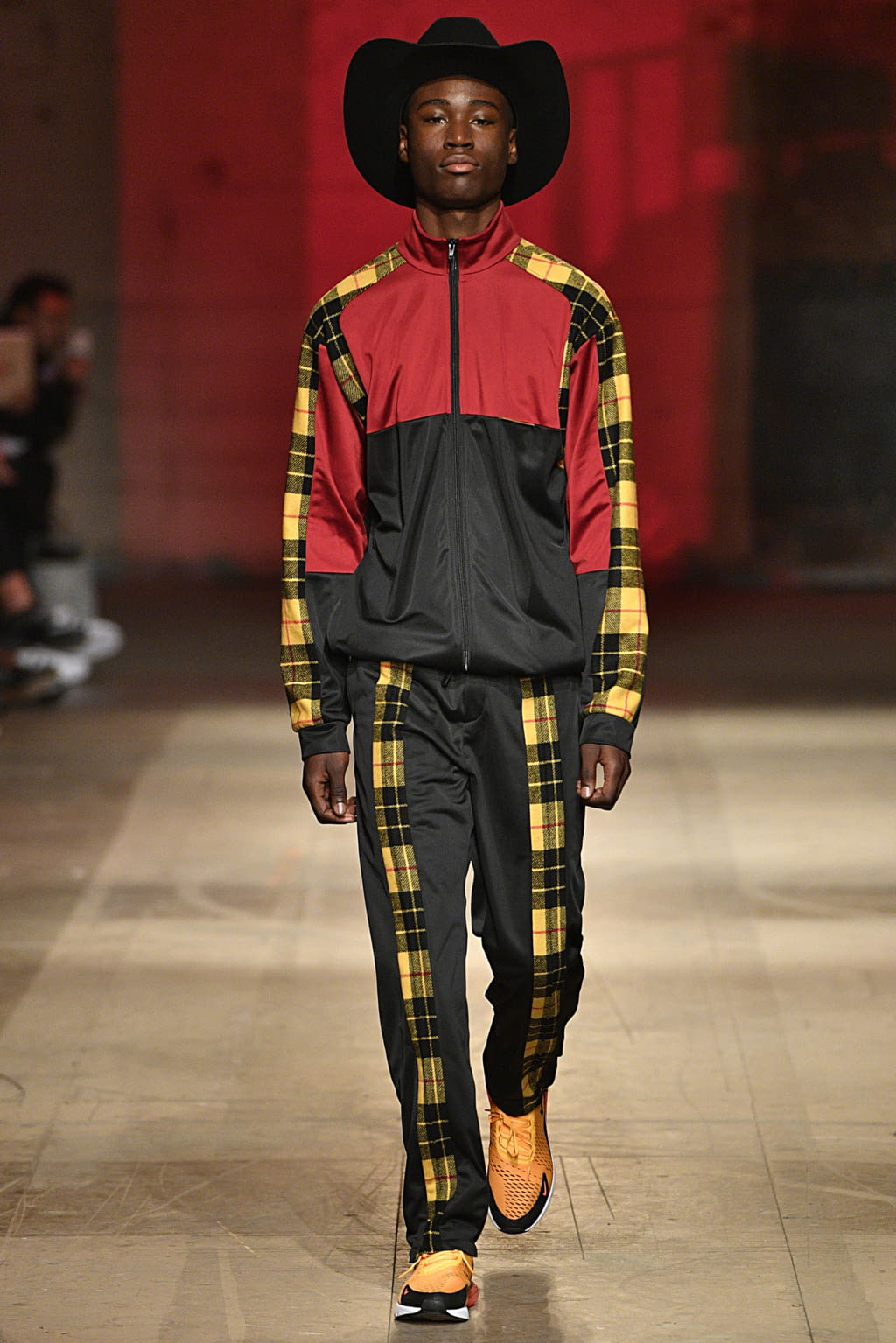Fashion Week London Fall/Winter 2018 look 15 from the Astrid Andersen collection 男装