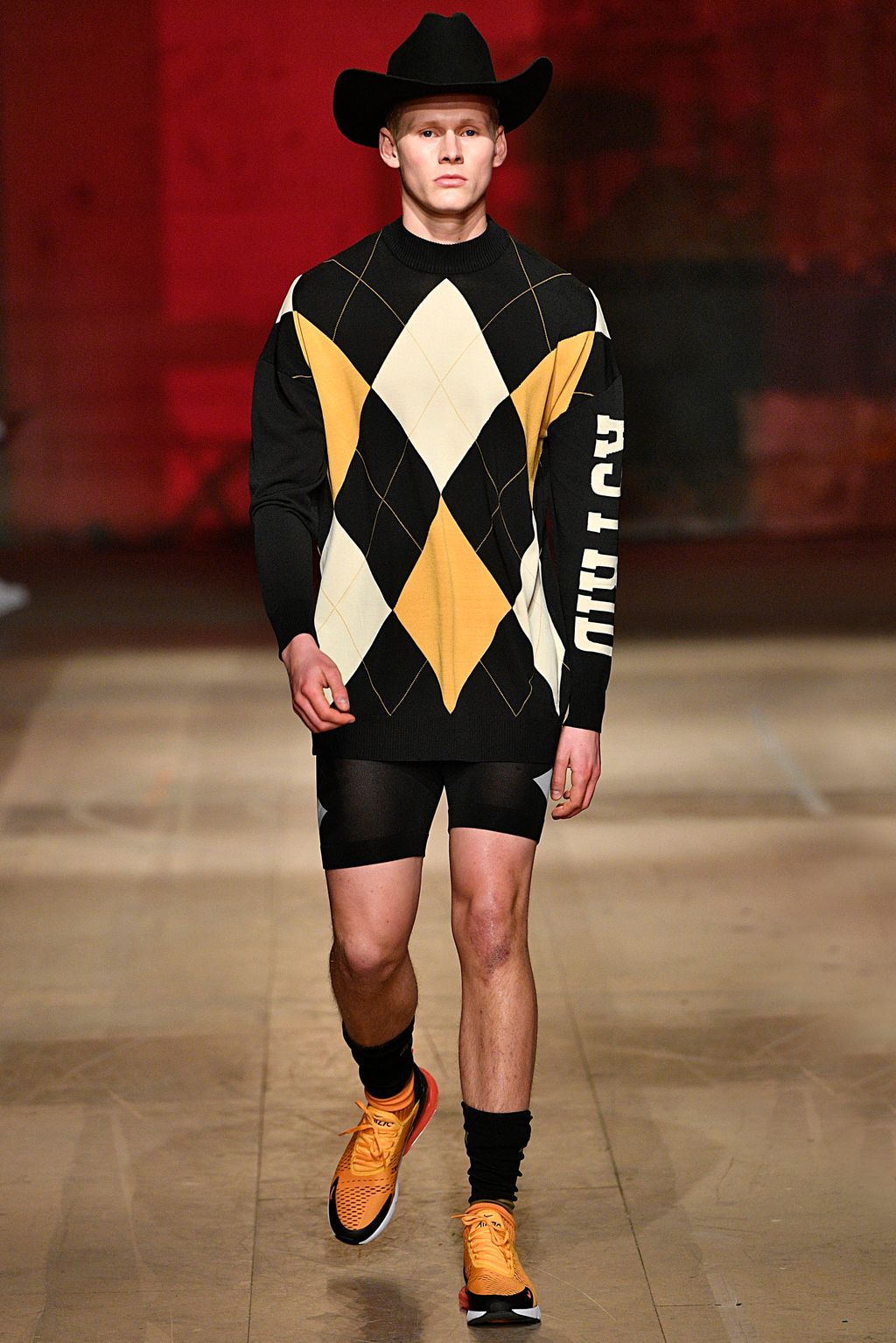 Fashion Week London Fall/Winter 2018 look 22 from the Astrid Andersen collection menswear