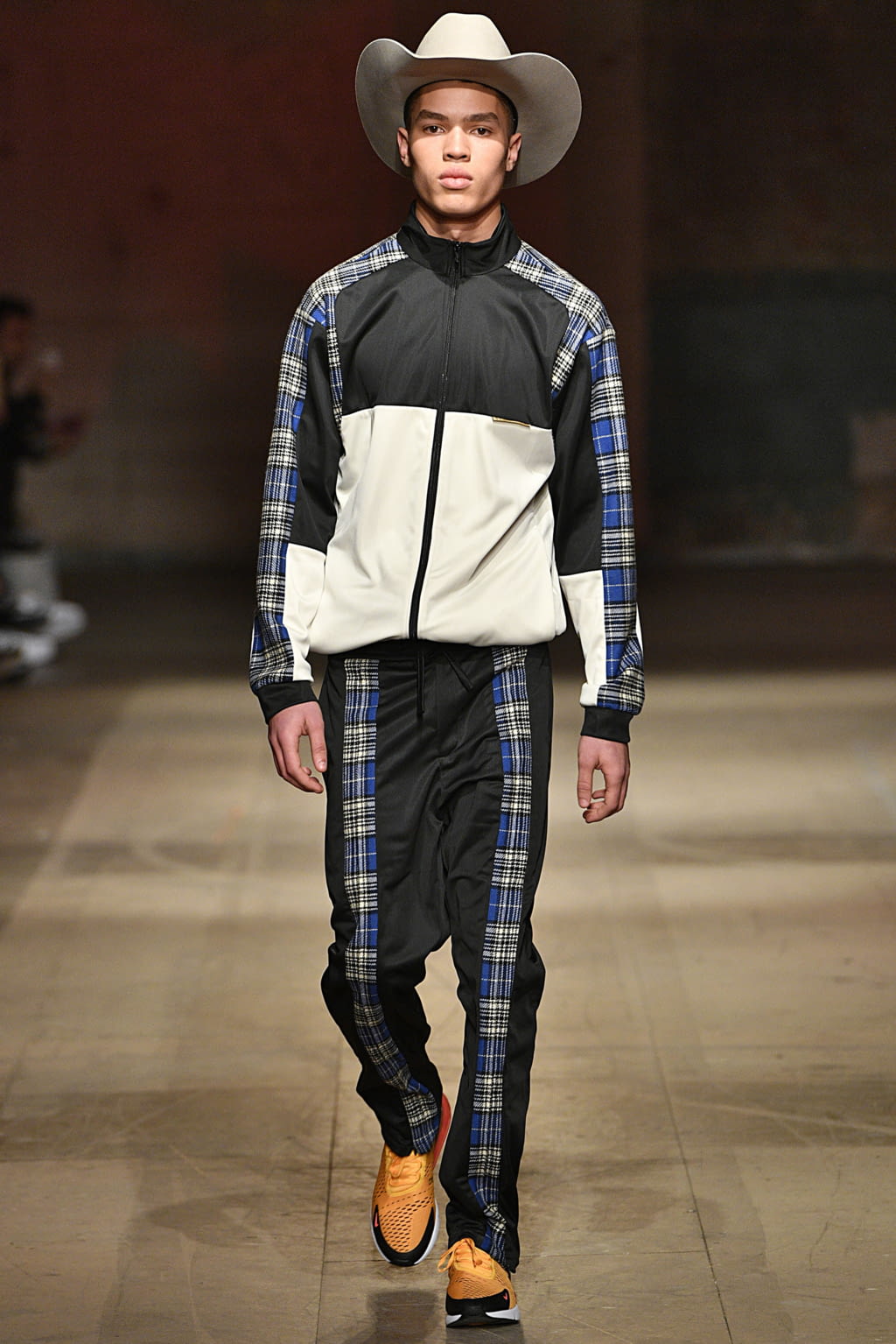 Fashion Week London Fall/Winter 2018 look 7 from the Astrid Andersen collection 男装