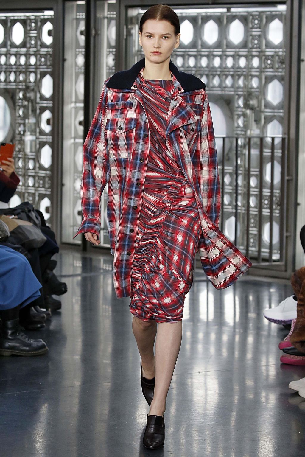 Fashion Week Paris Fall/Winter 2018 look 25 from the Atlein collection womenswear