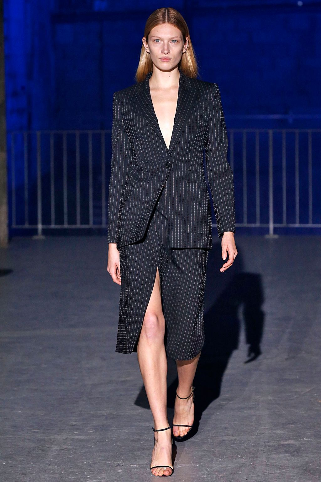 Fashion Week Paris Fall/Winter 2019 look 16 from the Atlein collection womenswear