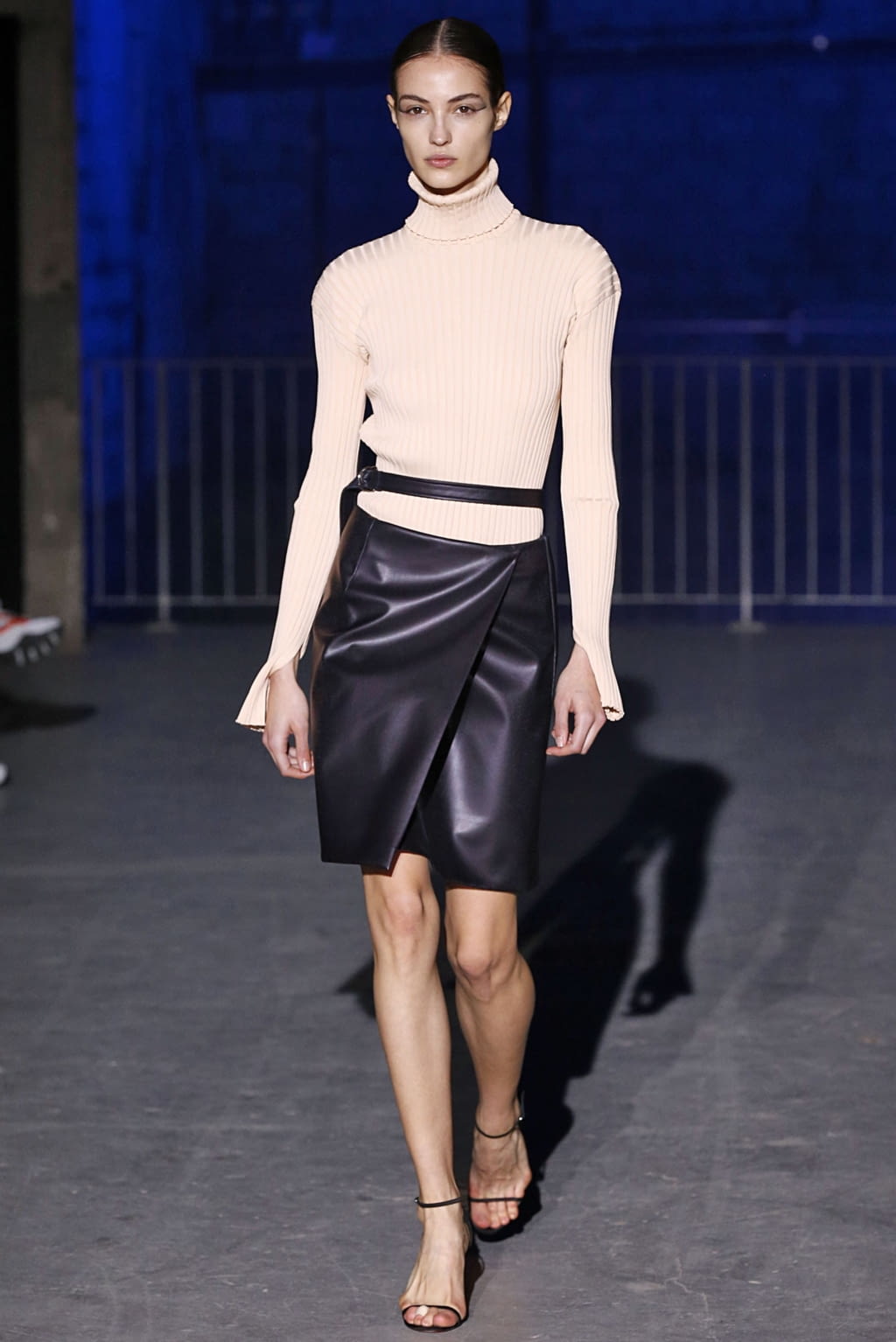 Fashion Week Paris Fall/Winter 2019 look 29 de la collection Atlein womenswear