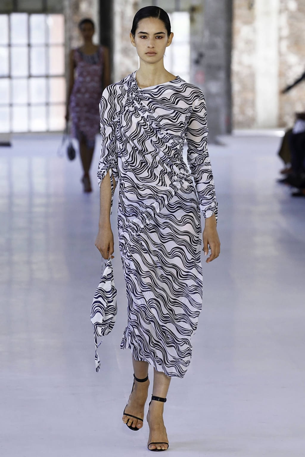 Fashion Week Paris Spring/Summer 2019 look 9 from the Atlein collection womenswear