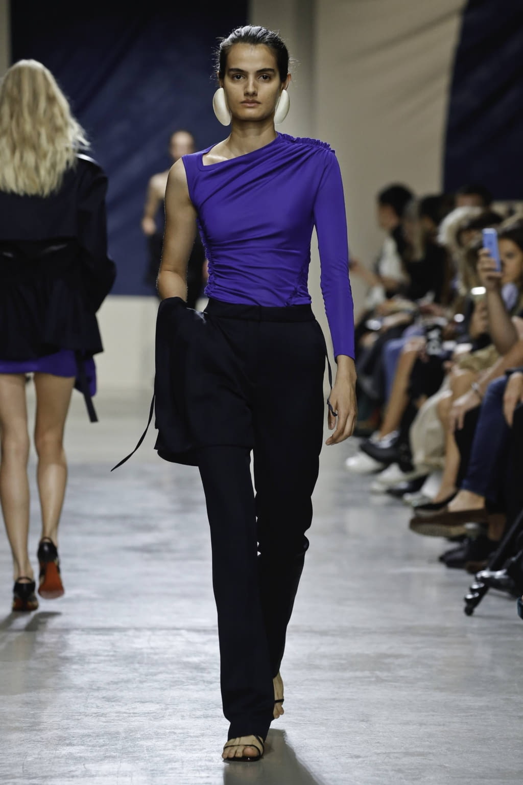 Fashion Week Paris Spring/Summer 2020 look 17 de la collection Atlein womenswear