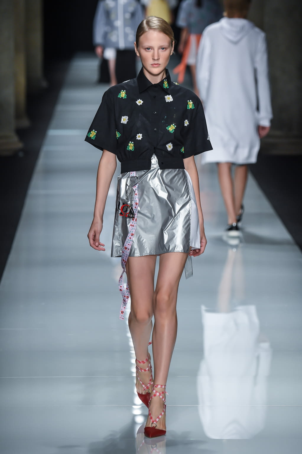 Fashion Week Milan Spring/Summer 2017 look 16 from the Au Jour Le Jour collection womenswear