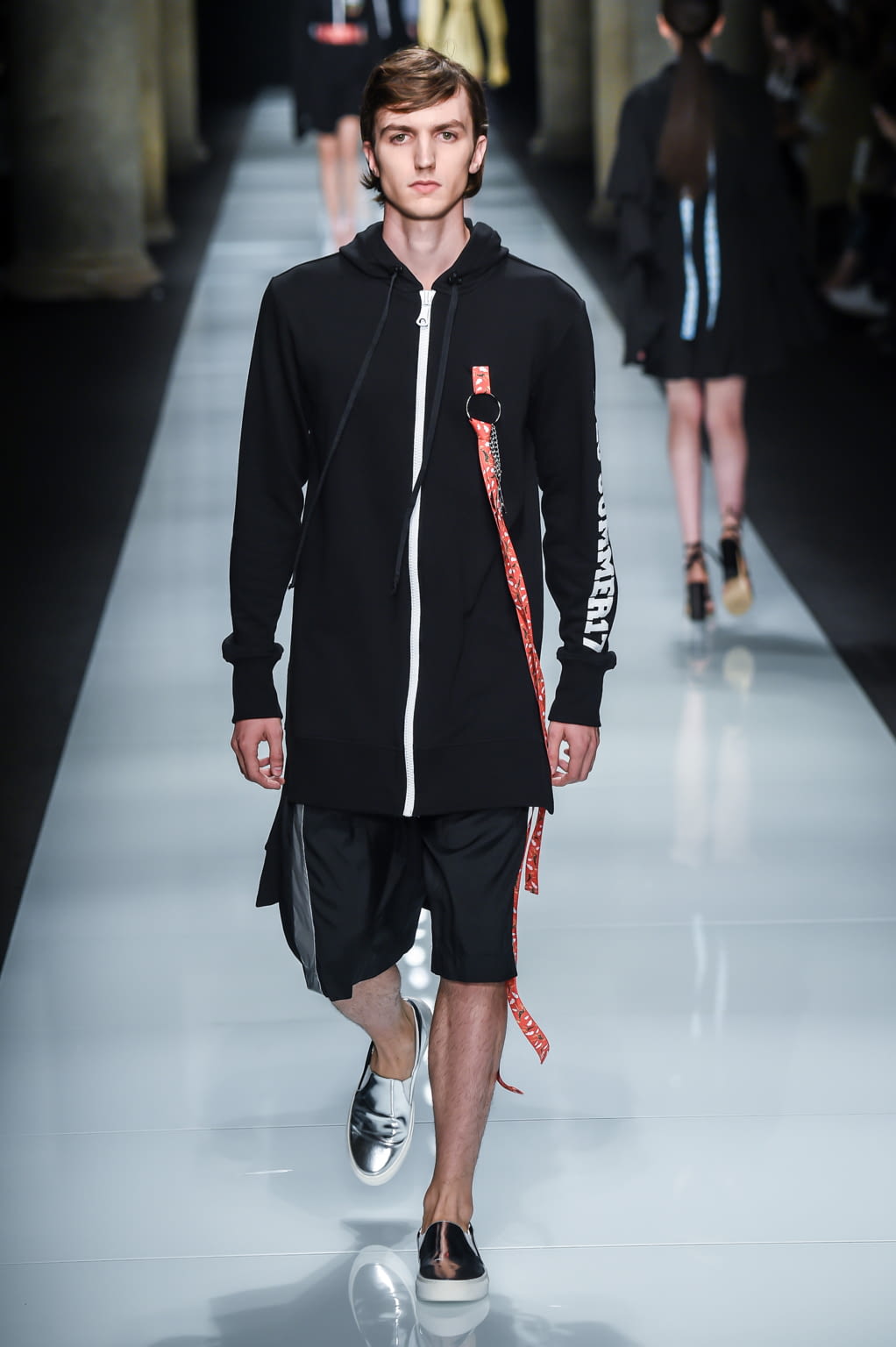 Fashion Week Milan Spring/Summer 2017 look 20 from the Au Jour Le Jour collection 女装