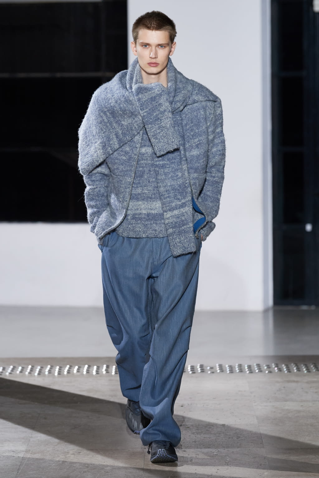 Fashion Week Paris Fall/Winter 2020 look 4 from the AURALEE collection menswear