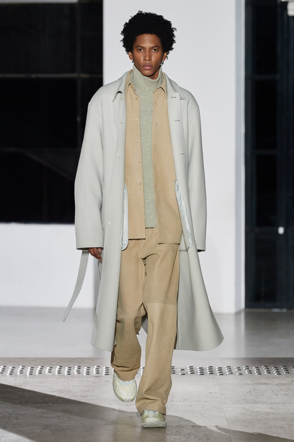 Fashion Week Paris Fall/Winter 2020 look 21 from the AURALEE collection menswear