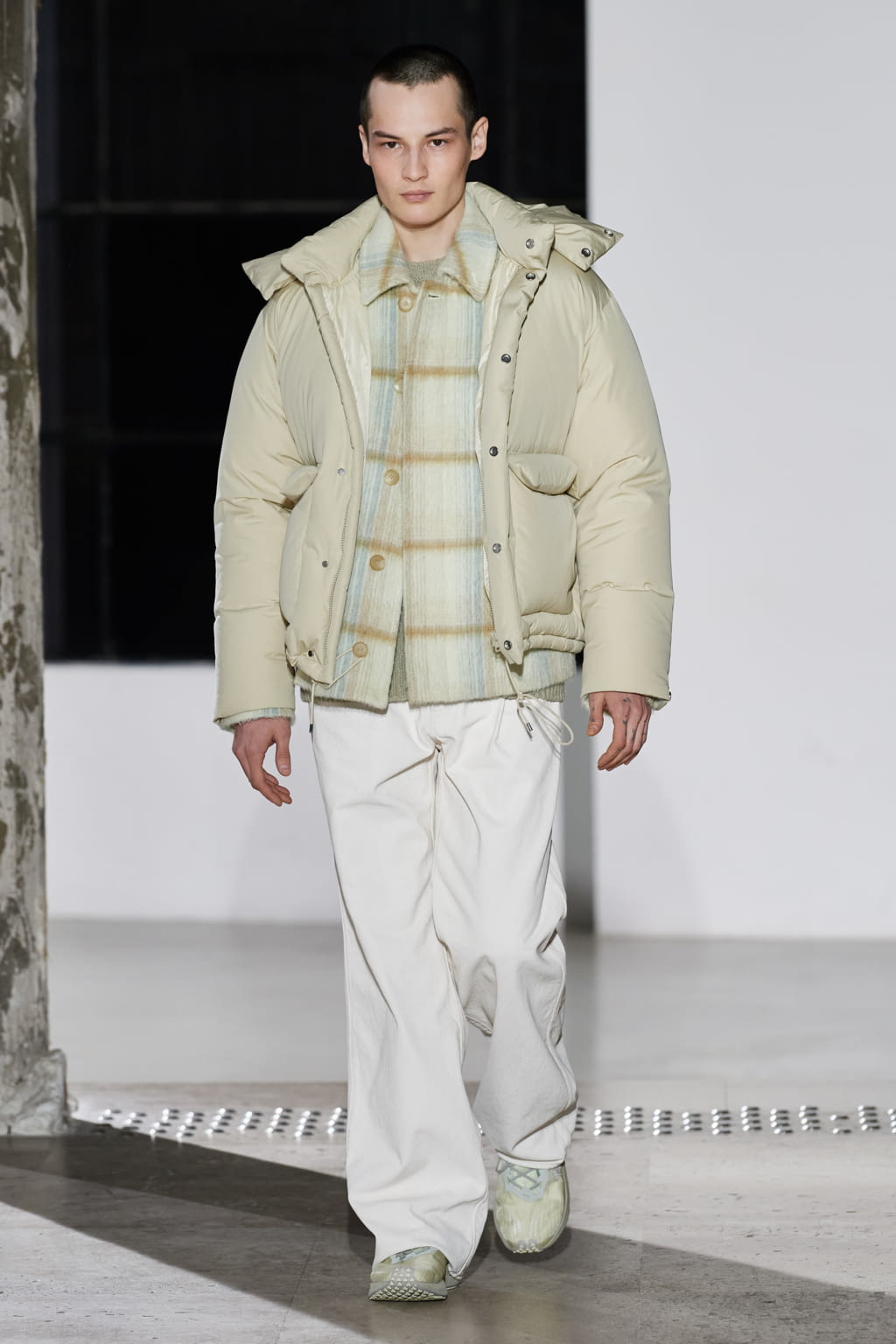 Fashion Week Paris Fall/Winter 2020 look 26 from the AURALEE collection menswear