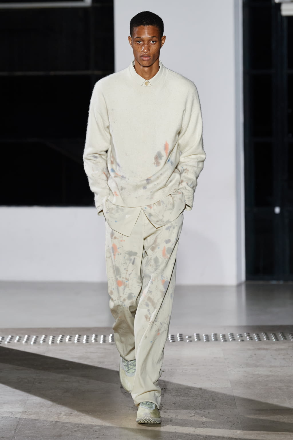 Fashion Week Paris Fall/Winter 2020 look 30 from the AURALEE collection 男装