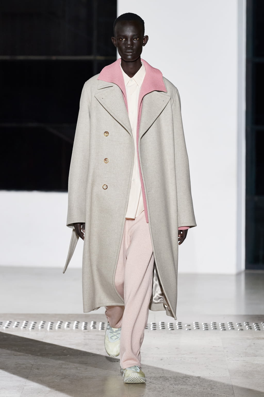 Fashion Week Paris Fall/Winter 2020 look 36 from the AURALEE collection 男装