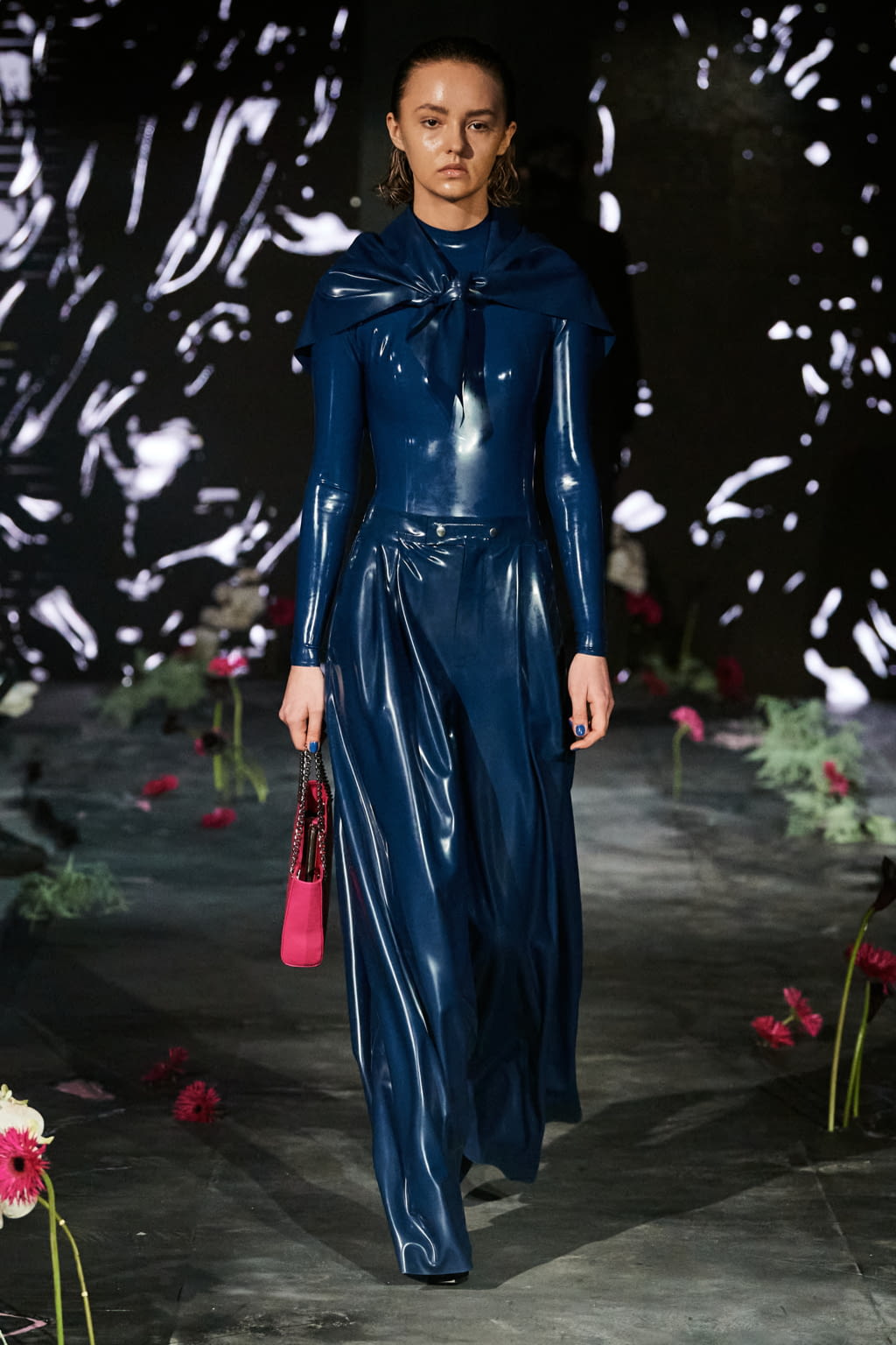 Fashion Week Paris Fall/Winter 2022 look 2 from the AVELLANO collection womenswear