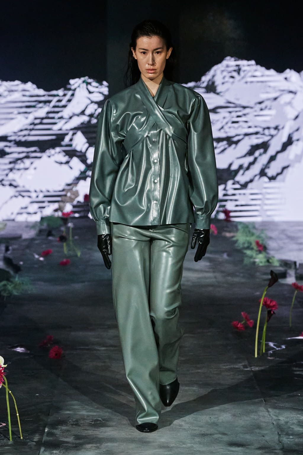 Fashion Week Paris Fall/Winter 2022 look 9 from the AVELLANO collection womenswear