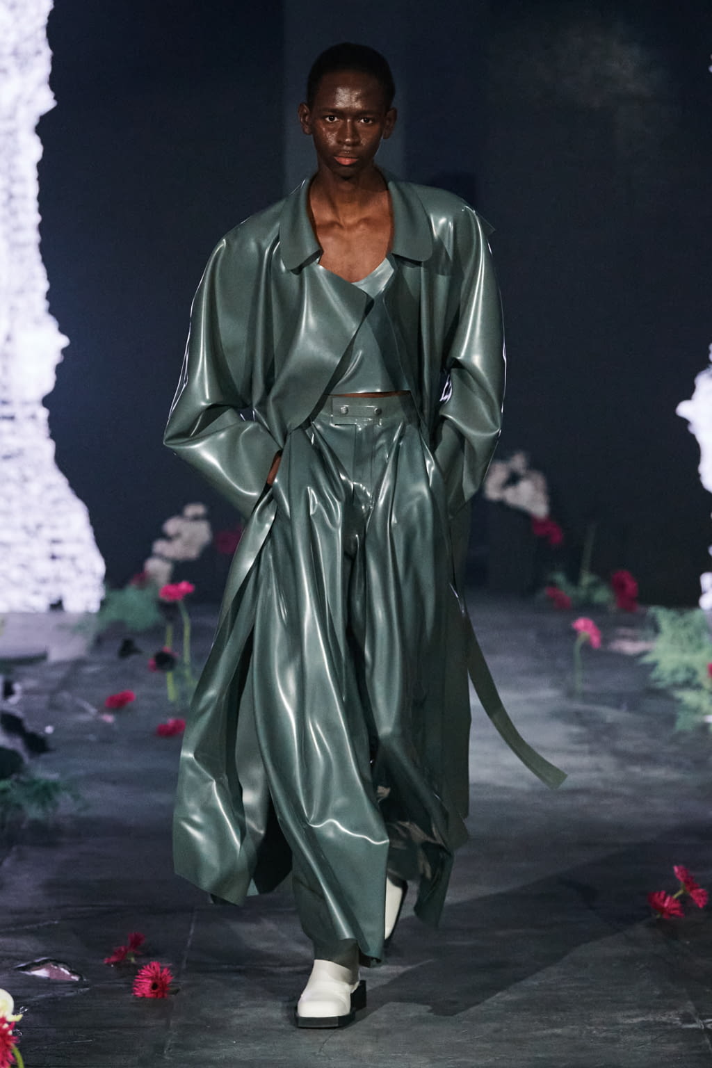 Fashion Week Paris Fall/Winter 2022 look 14 from the AVELLANO collection womenswear