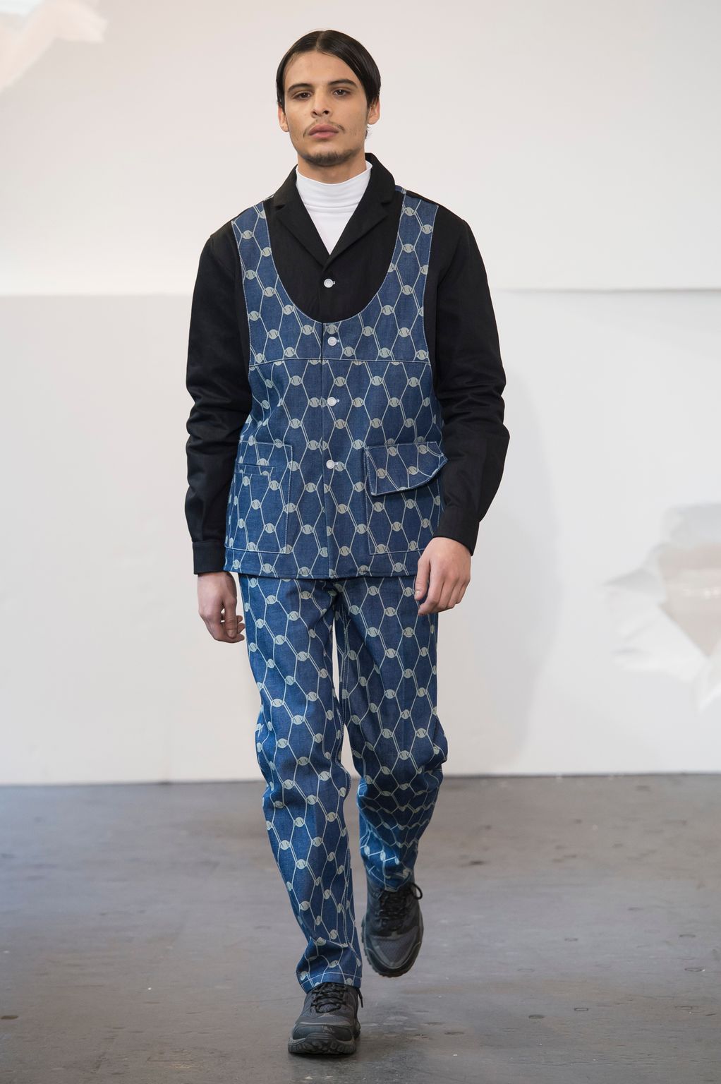 Fashion Week Paris Fall/Winter 2017 look 12 from the Avoc collection menswear